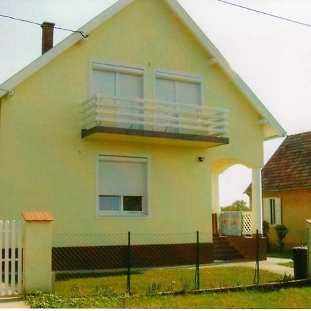 Nora Apartman Apartment Balatonfuzfo Ngoại thất bức ảnh