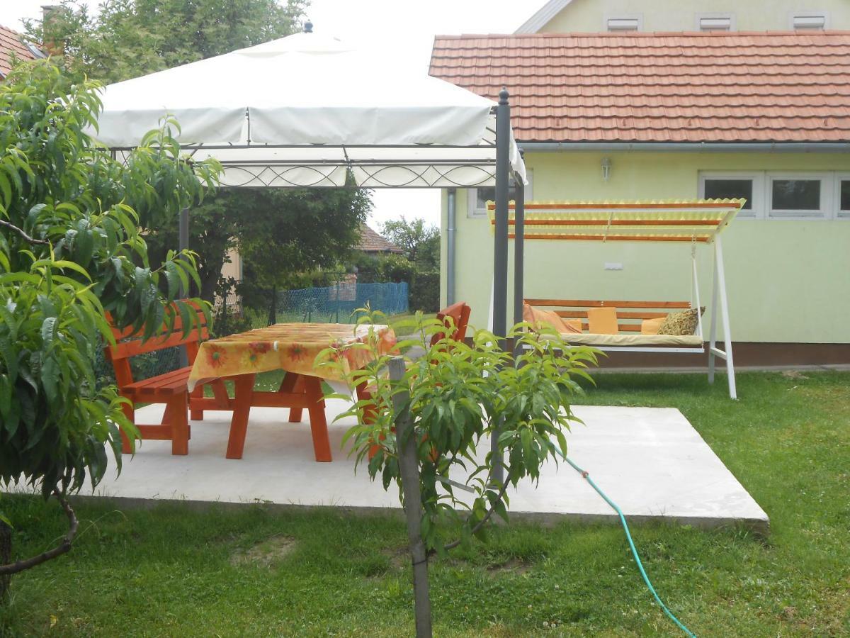 Nora Apartman Apartment Balatonfuzfo Ngoại thất bức ảnh