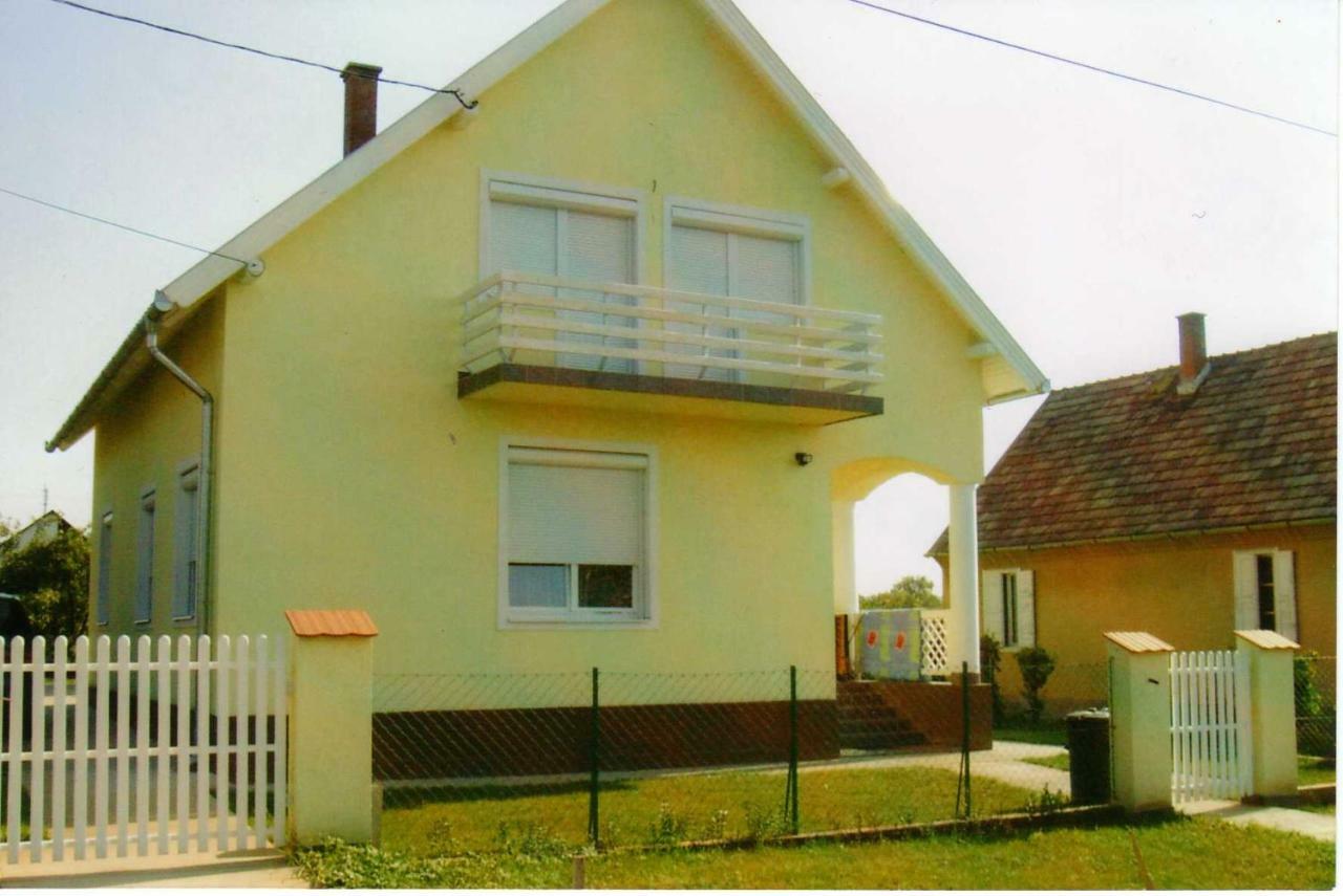 Nora Apartman Apartment Balatonfuzfo Ngoại thất bức ảnh